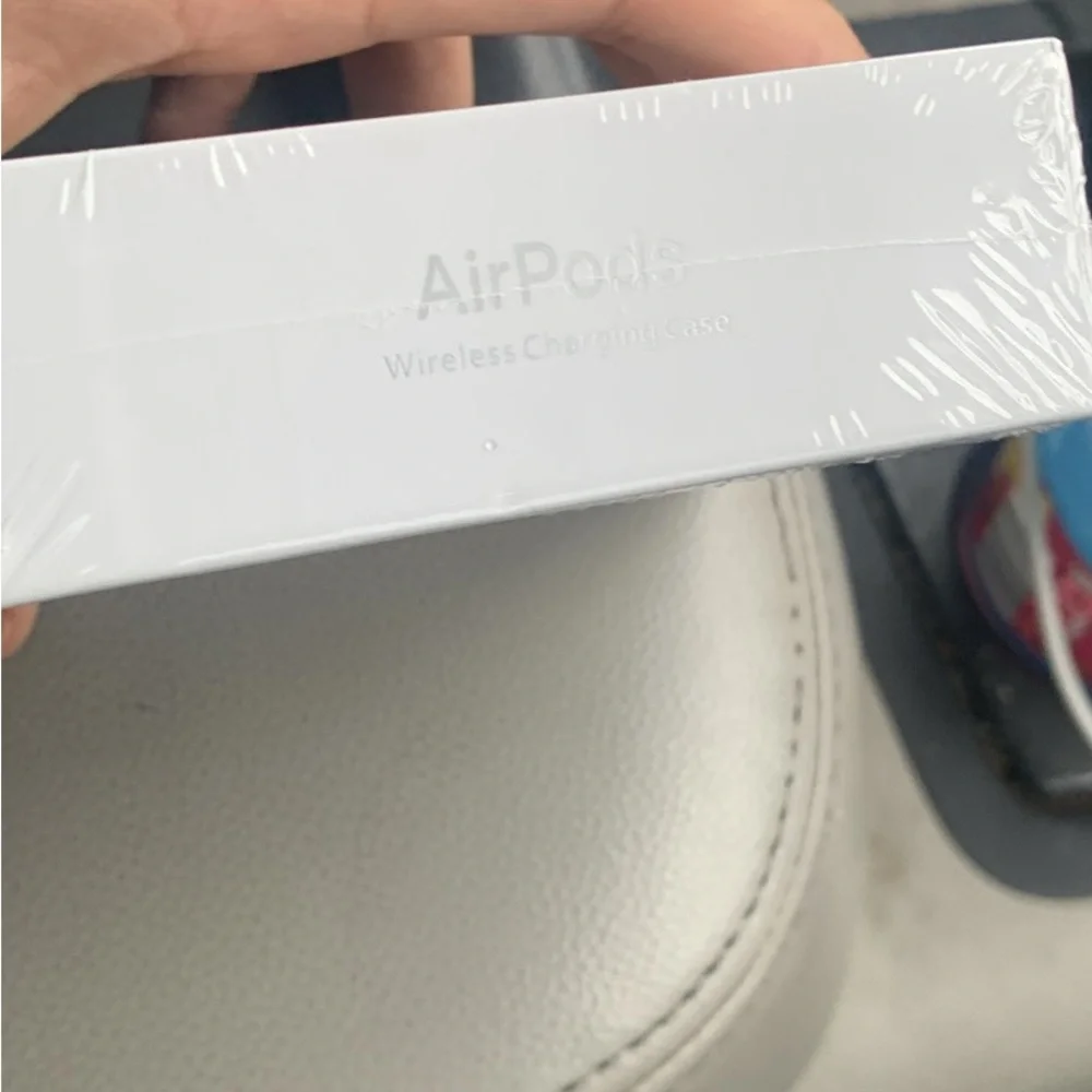 Apple Wireless Earbuds - White